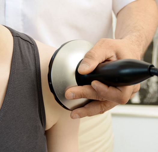 Behandlung von Kalkschulter (Schulterverkalkung) mit Stoßwellentherapie